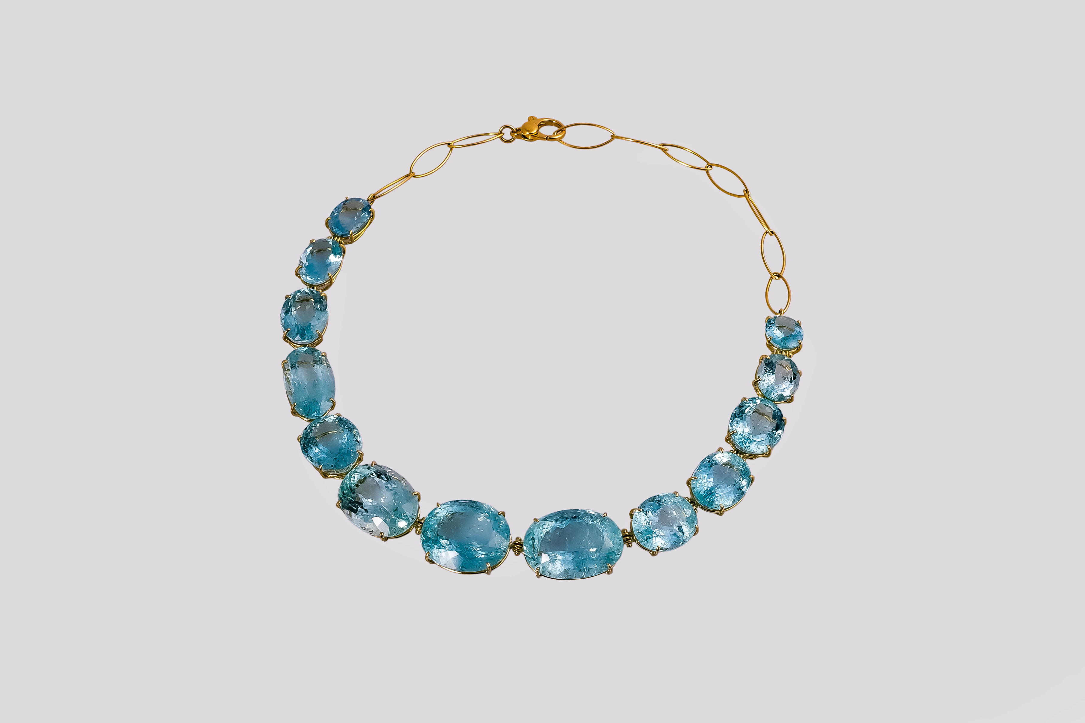 Collana in acquamarina — Oro giallo, acquamarine taglio ovale — [NEEDS INPUT]